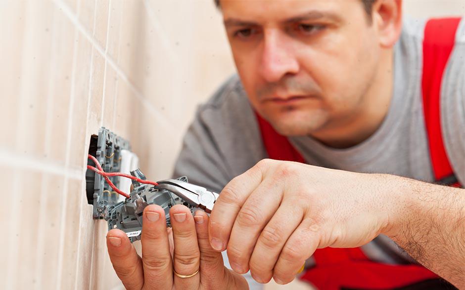 je recherche un électricien Paris 3